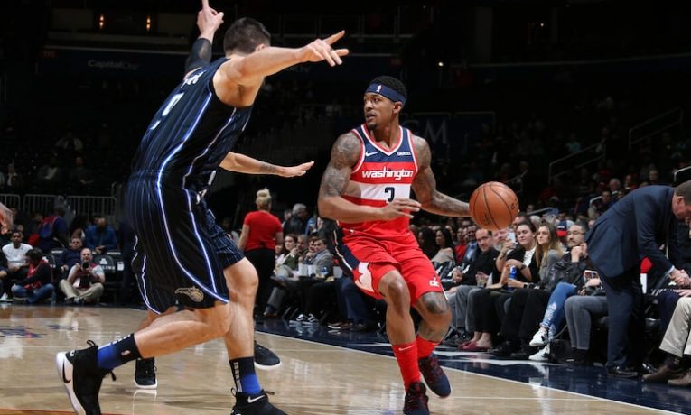 Wizards jsou na prahu přestavby. Tato sezóna je a bude o ničem. Právě proto se trenér Brooks snaží dát především šanci nováčkům, kterých je v týmu víc než dost, aby se ukázali a adaptovali.