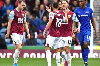 Pondělní dohrávka Premier League proti sobě svede Everton a Burnley