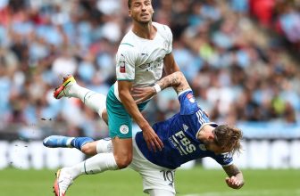 Dva nedávní šampióni Leicester a Manchester City v sobotním odpoledním klání