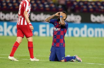 Mistr Atletico Madrid se doma pokusí zdolat trápící se Barcelonu