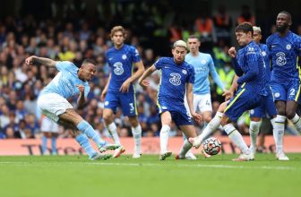 Souboj dvou bohatých gigantů načne sobotní program Premier League: City – Blues