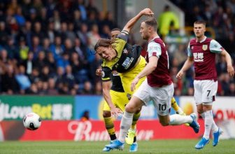 Burnley tvrdě bojuje o záchranu, ve čtvrtek doma hostí dvanácté Saints