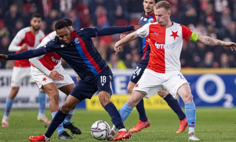 Rozhodne šlágr Slavia-Plzeň v neděli o titulu?