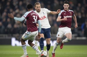 Londýnské derby mezi Kladiváři a Kohouty na London Stadium