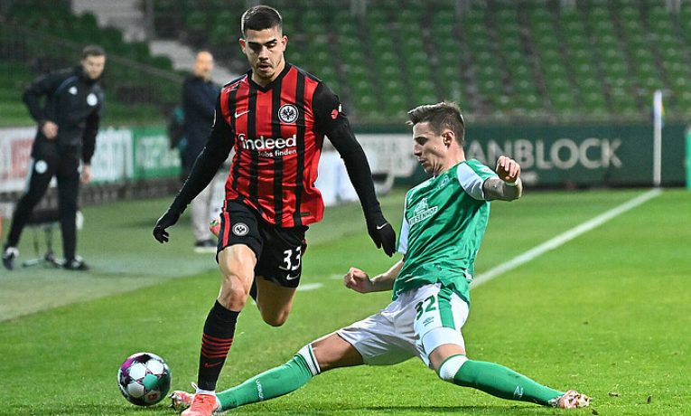 Pavlenka a jeho Werder hostí Eintracht