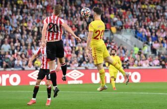 Liverpool v pondělí cestuje do Londýna, kde se představí na půdě Brentfordu