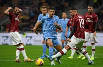 Šesté Lazio a druhé AC Milán v úterního dohrávce Serie A