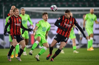 Wolfsburg a Frankfurt čeká v neděli důležitá bitva o poháry