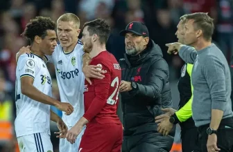 Leeds nadále bojuje o záchranu, doma by mohl Liverpool překvapit