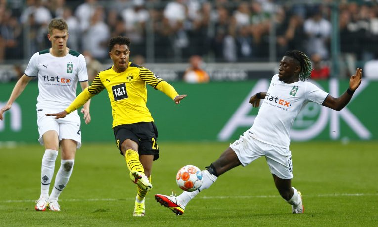 O titul bojující Dortmund vyzve Gladbach