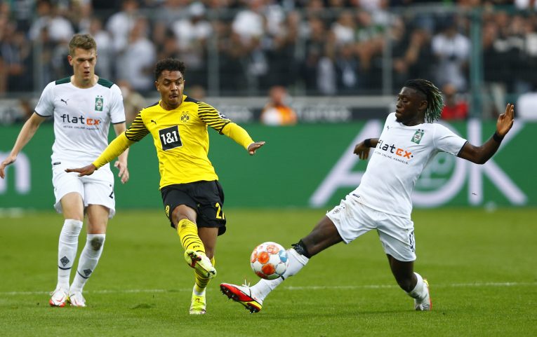 O titul bojující Dortmund vyzve Gladbach