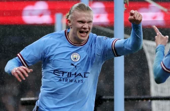 Obhájce titulu Premier League Manchester City začíná v pátek na Burnley