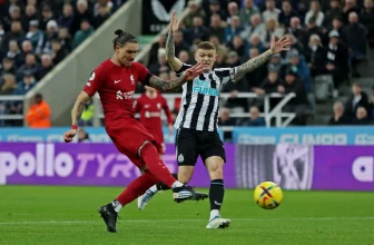 Šlágr nedělního programu Premier League obstarají Newcastle a Liverpool