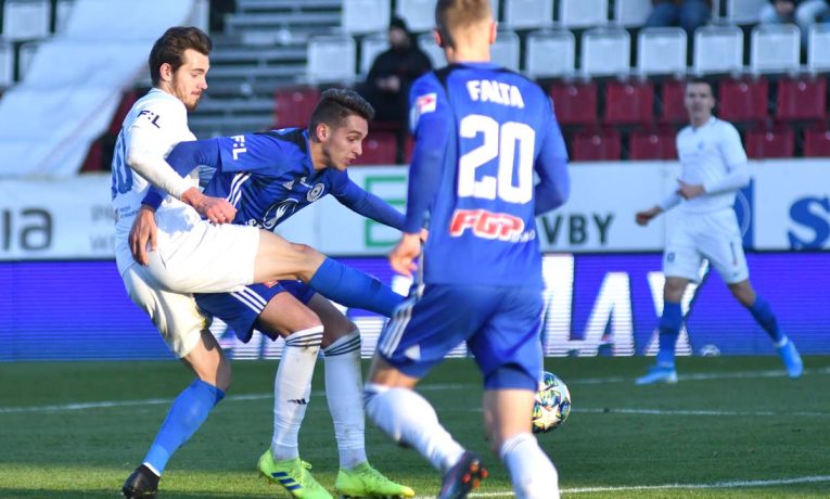 Sigma hostí Slovan, který 3x po sobě neporazila. Vstup do sezony se oběma povedl