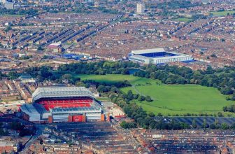 Merseyside derby mezi Reds a Toffees hned v sobotu po obědě