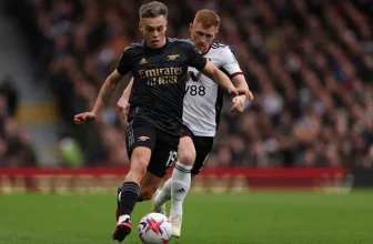 Arsenal po zaváhání s West Hamem jede na stadion Craven Cottage