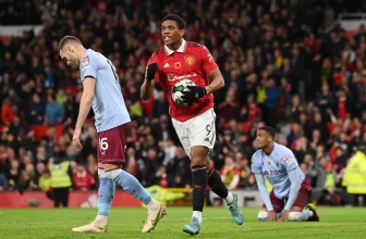 Aston Villa stále útočí na první příčku Premier League, dokáže uspět na Old Trafford?