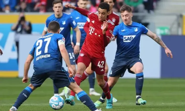 Bayern a Hoffenheim v pátek utnou zimní pauzu