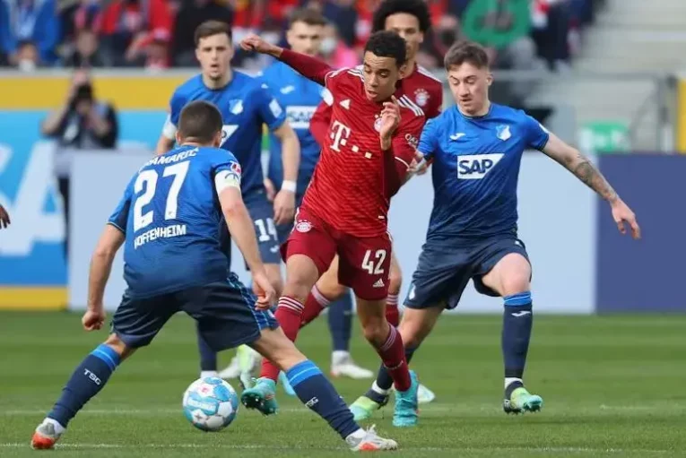 Bayern a Hoffenheim v pátek utnou zimní pauzu