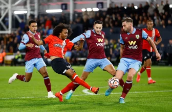 Páteční souboj o holé přežijí mezi Burnley a Lutonem