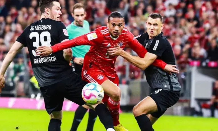 Trápící se Freiburg vyzve Bayern, který se minulý víkend probral