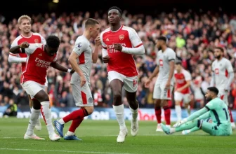 Pondělní dohrávka Premier League proti sobě postaví posledně Sheffield a třetí Arsenal