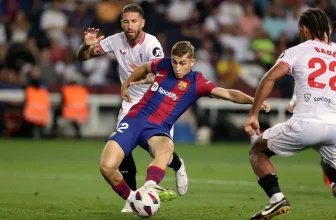 Sevilla a Barcelona v nedělním zápase posledního kola La Ligy