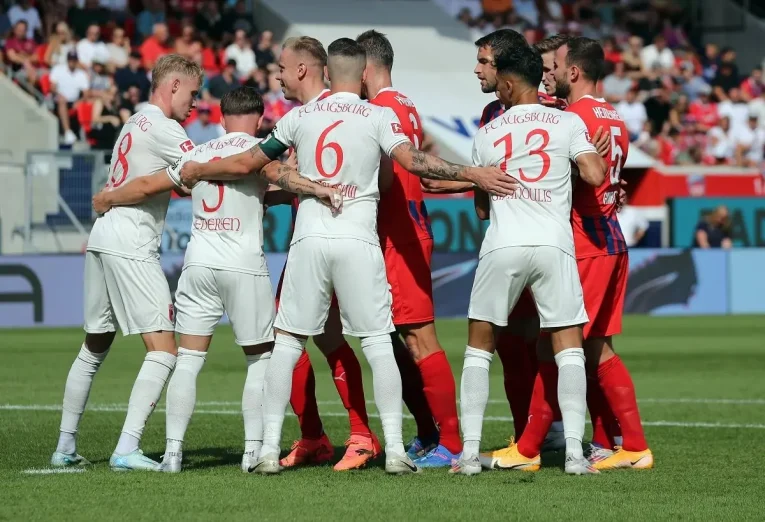 Po 14 letech jde ligový nováček St. Pauli na Augsburg!