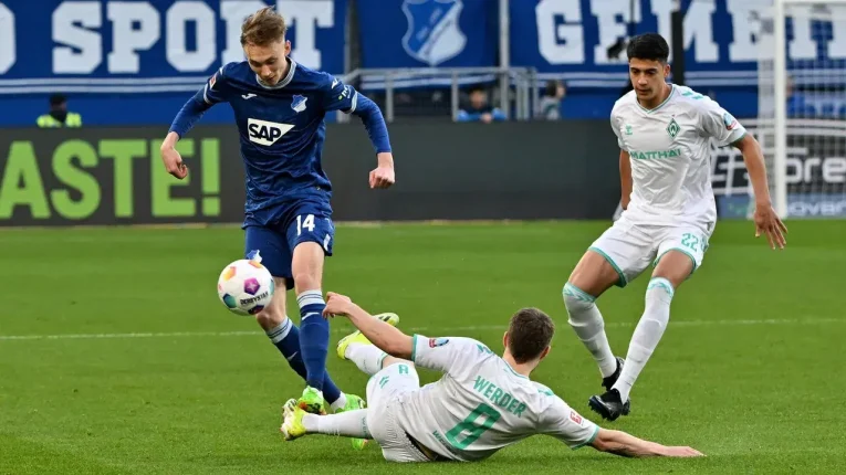 Hložek, Kadeřábek a Jurásek v akci! Hoffenheim čeká Werder Brémy