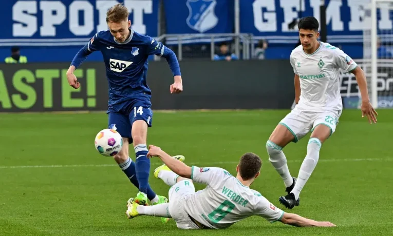 Hložek, Kadeřábek a Jurásek v akci! Hoffenheim čeká Werder Brémy