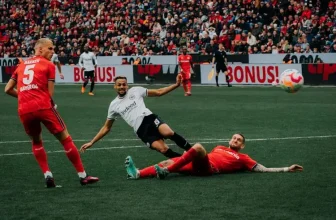 Přestřelka na obzoru: Frankfurt čeká 19 kol neporažený Leverkusen