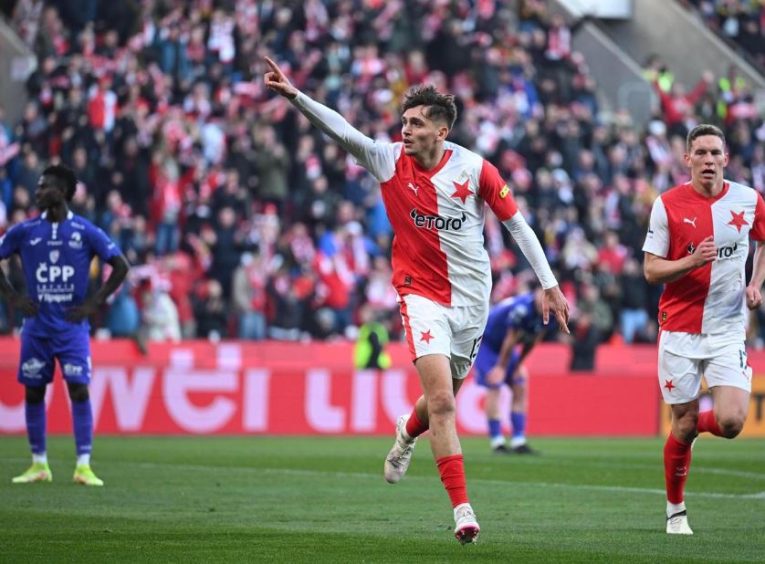 Slavia nemá dobrou formu, ale v Pardubicích musí udělat další krok k titulu